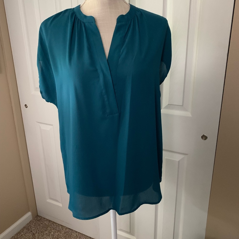 Apt 9 ladies bluish green vneck blouse
